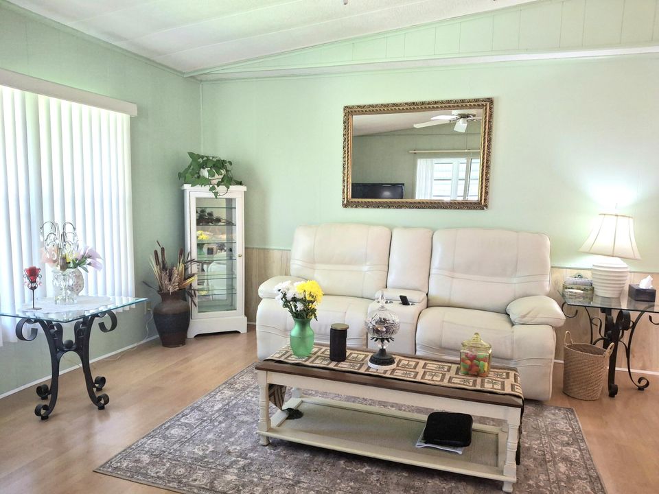 На продажу: $179,900 (2 спален, 2 ванн, 936 Квадратных фут)