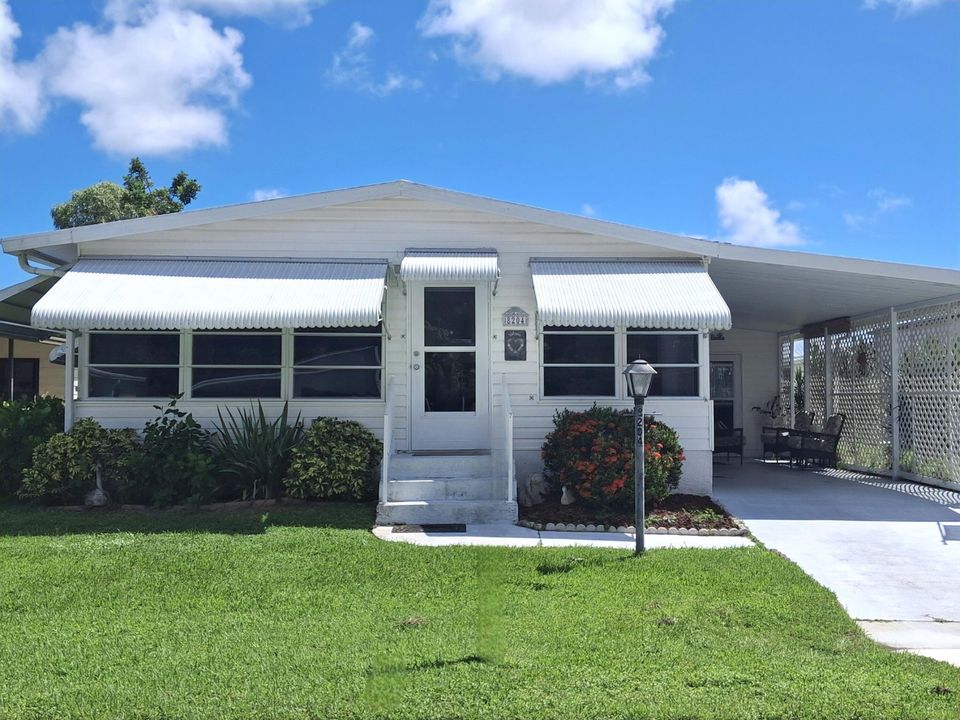 На продажу: $179,900 (2 спален, 2 ванн, 936 Квадратных фут)