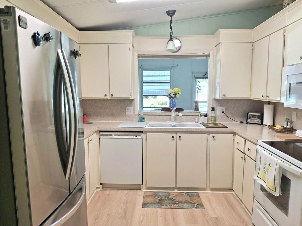 На продажу: $179,900 (2 спален, 2 ванн, 936 Квадратных фут)