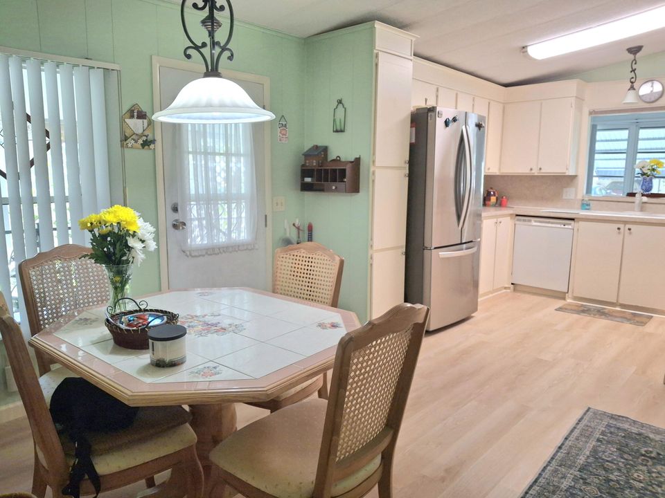 На продажу: $179,900 (2 спален, 2 ванн, 936 Квадратных фут)