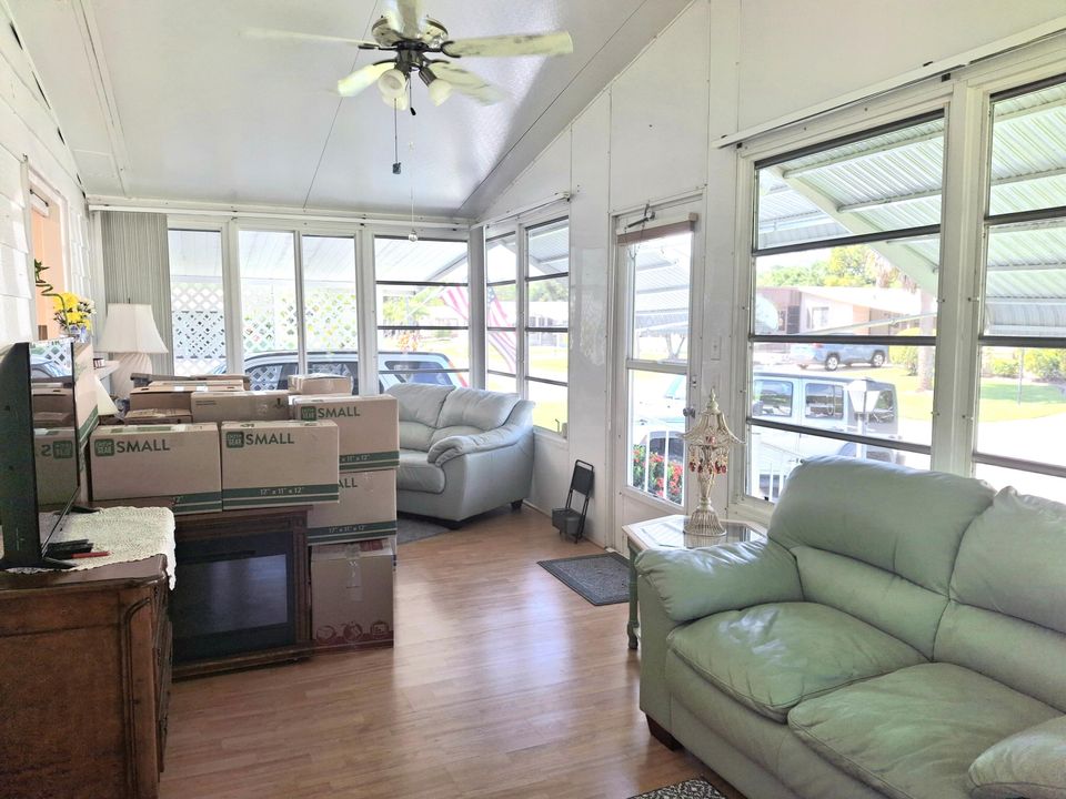 На продажу: $179,900 (2 спален, 2 ванн, 936 Квадратных фут)