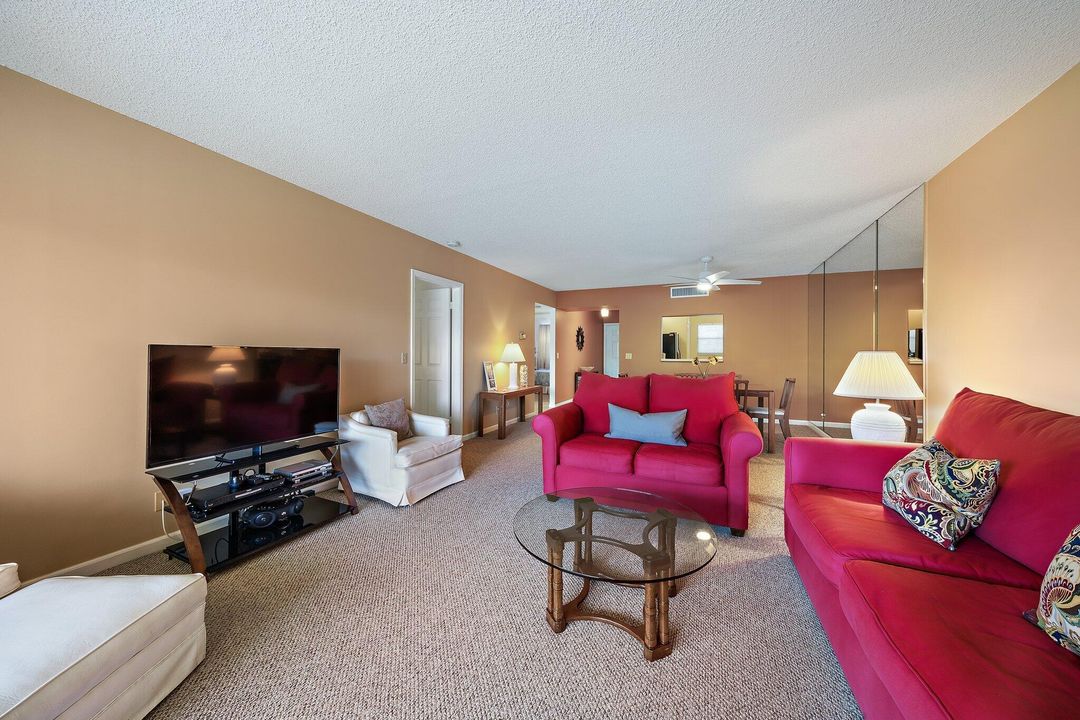 待售: $329,000 (2 贝兹, 2 浴室, 1230 平方英尺)