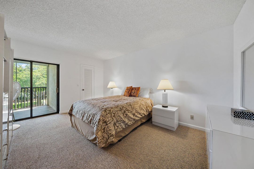 待售: $329,000 (2 贝兹, 2 浴室, 1230 平方英尺)