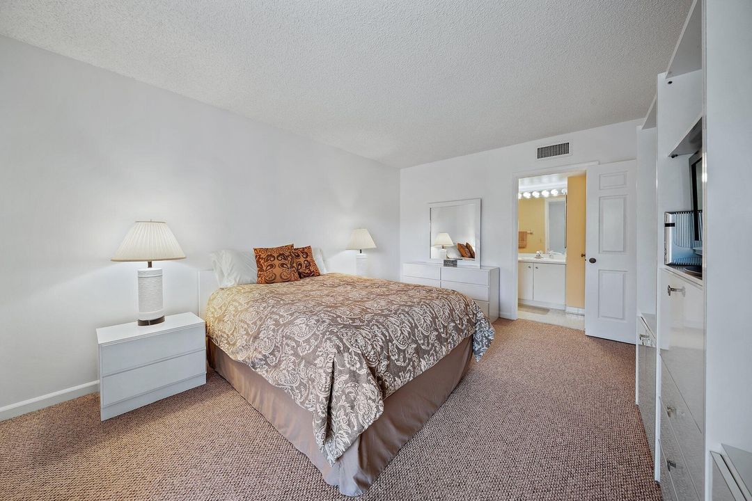 待售: $329,000 (2 贝兹, 2 浴室, 1230 平方英尺)