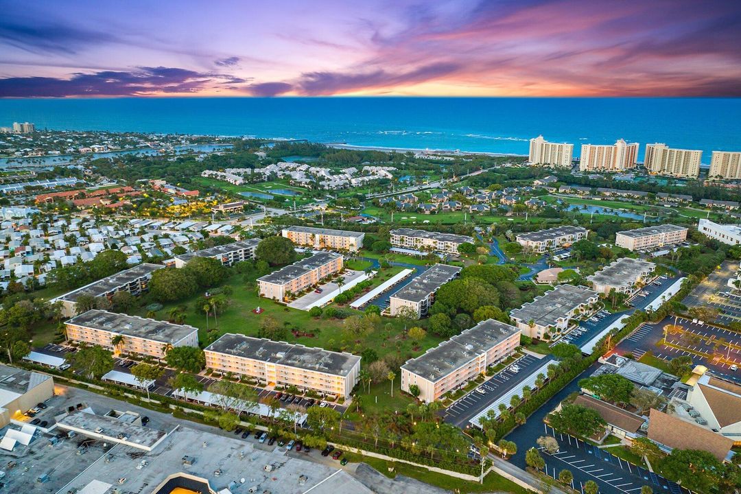 待售: $329,000 (2 贝兹, 2 浴室, 1230 平方英尺)