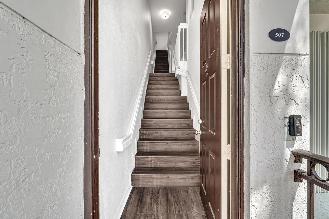 合同活跃: $2,600 (3 贝兹, 3 浴室, 1212 平方英尺)