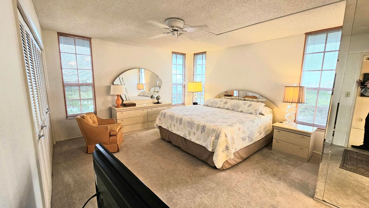 合同活跃: $2,500 (3 贝兹, 2 浴室, 1390 平方英尺)