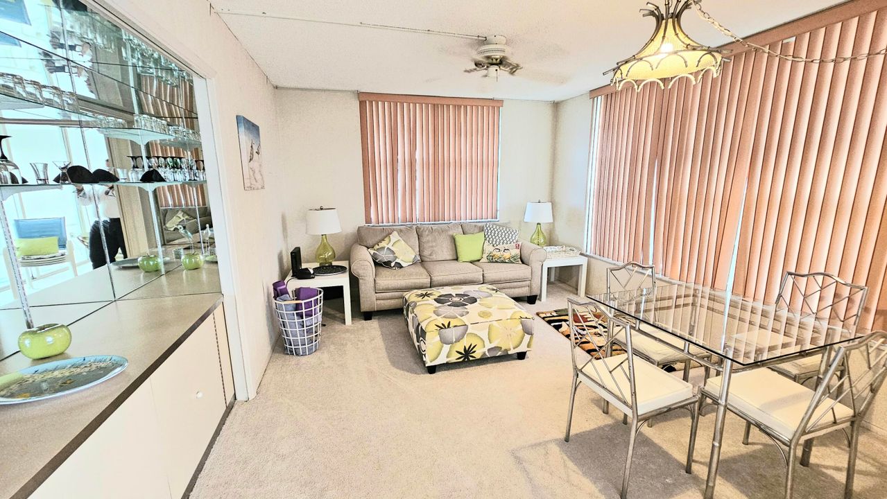 合同活跃: $2,500 (3 贝兹, 2 浴室, 1390 平方英尺)