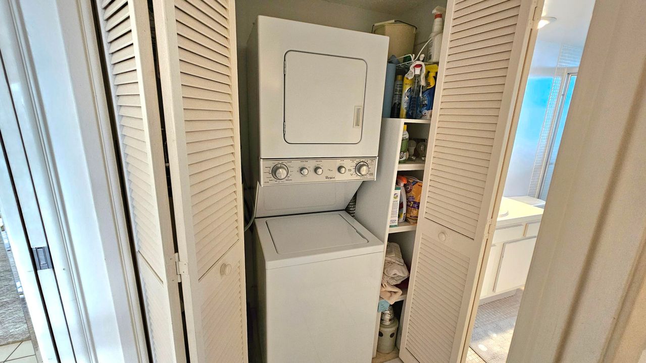 合同活跃: $2,500 (3 贝兹, 2 浴室, 1390 平方英尺)