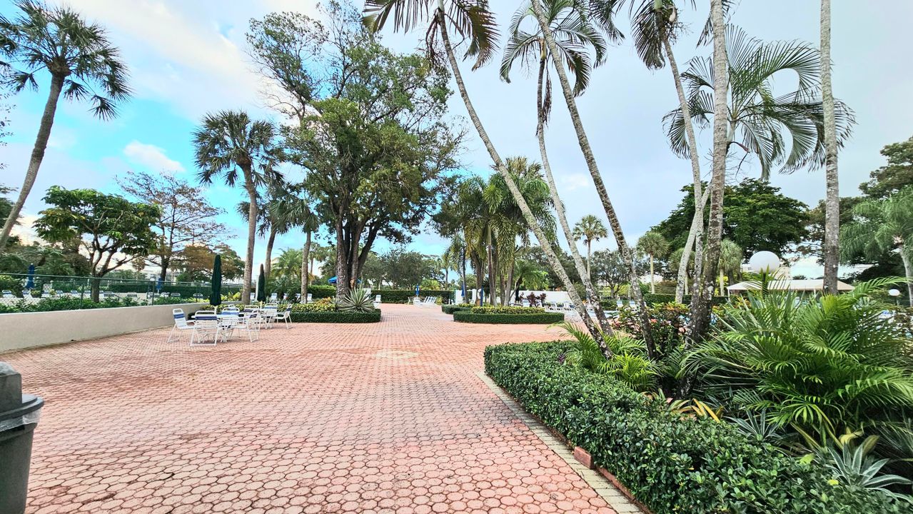 合同活跃: $2,500 (3 贝兹, 2 浴室, 1390 平方英尺)