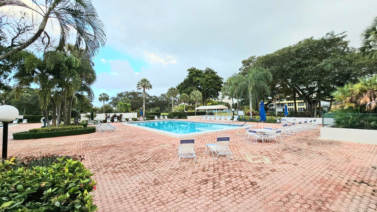 合同活跃: $2,500 (3 贝兹, 2 浴室, 1390 平方英尺)