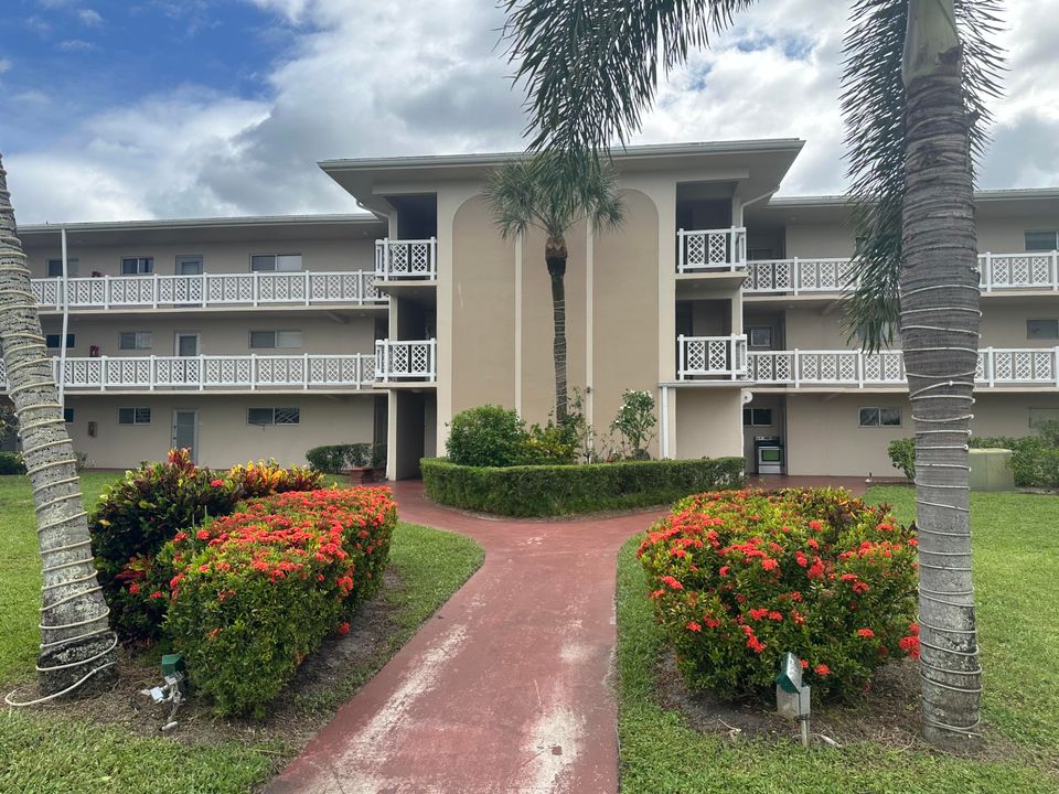Active With Contract: $42,000 (1 beds, 1 baths, 744 Square Feet)