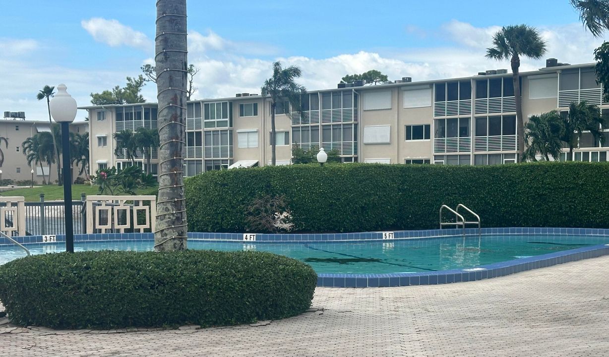 Active With Contract: $42,000 (1 beds, 1 baths, 744 Square Feet)