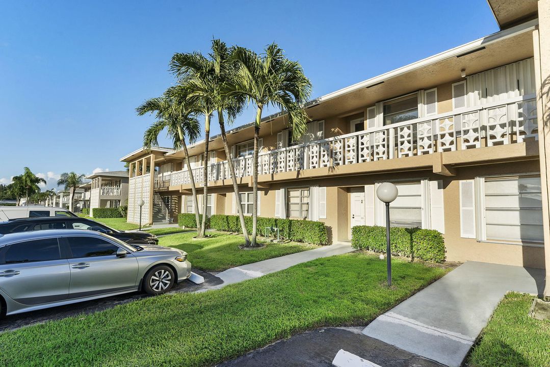 Active With Contract: $2,100 (2 beds, 2 baths, 1167 Square Feet)