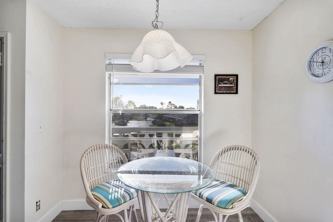 Active With Contract: $2,100 (2 beds, 2 baths, 1167 Square Feet)