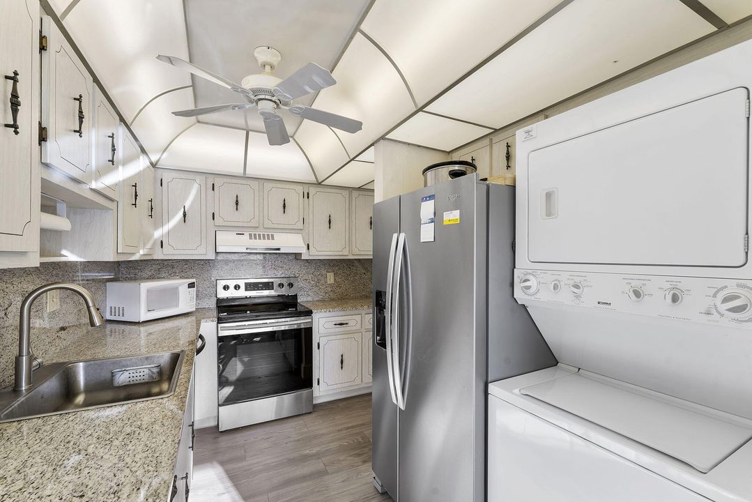 Active With Contract: $2,100 (2 beds, 2 baths, 1167 Square Feet)