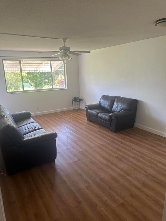 Active With Contract: $42,000 (1 beds, 1 baths, 744 Square Feet)