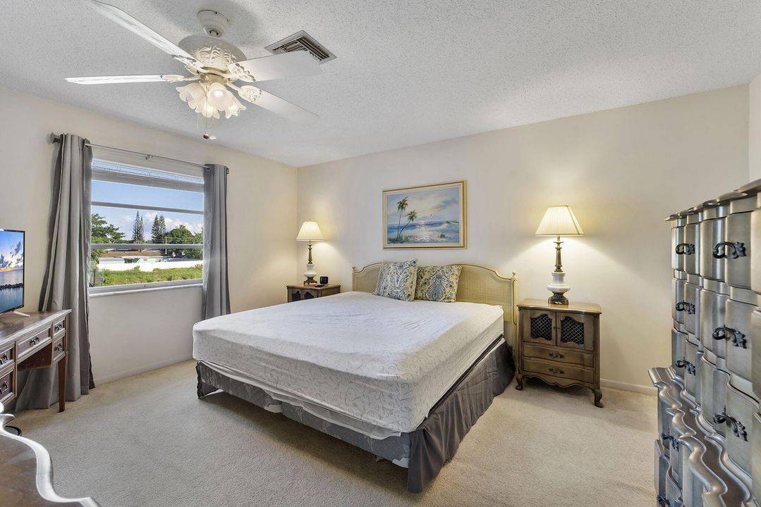 Active With Contract: $2,100 (2 beds, 2 baths, 1167 Square Feet)