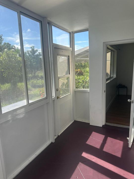 Active With Contract: $42,000 (1 beds, 1 baths, 744 Square Feet)