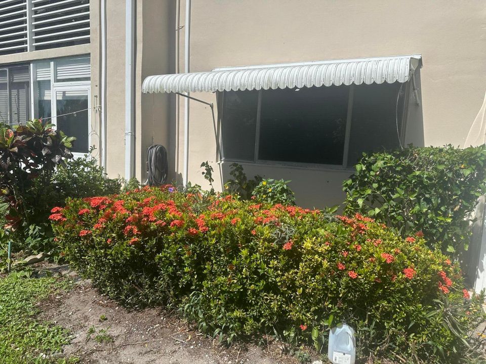 Active With Contract: $42,000 (1 beds, 1 baths, 744 Square Feet)