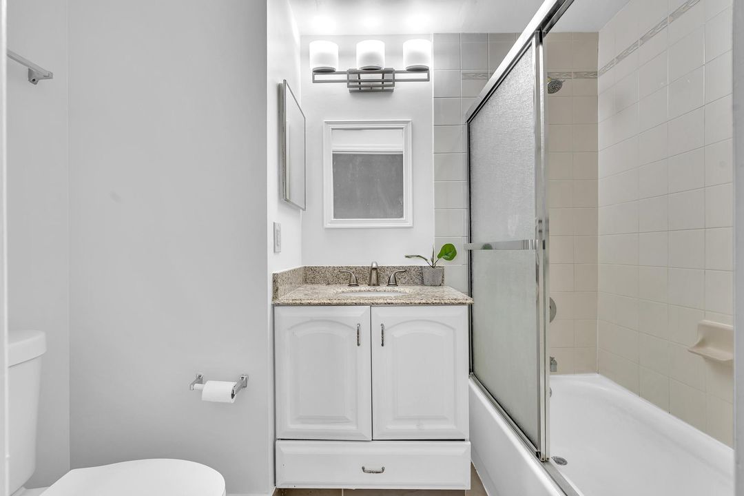 合同活跃: $2,600 (3 贝兹, 3 浴室, 1212 平方英尺)