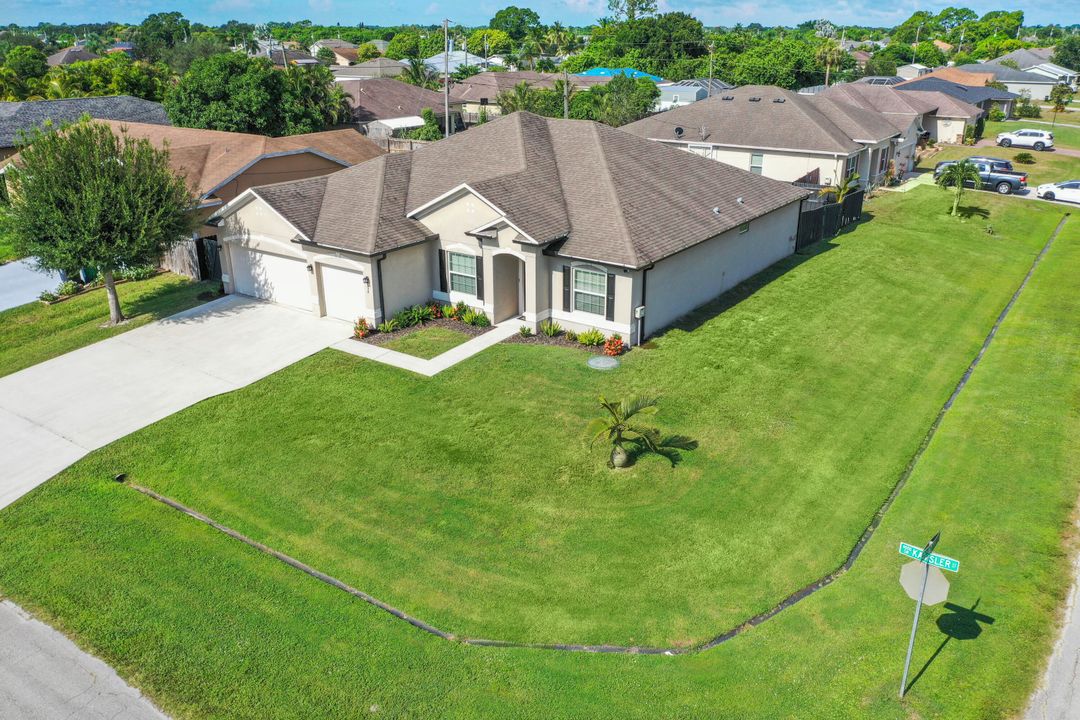 合同活跃: $549,000 (4 贝兹, 3 浴室, 2456 平方英尺)