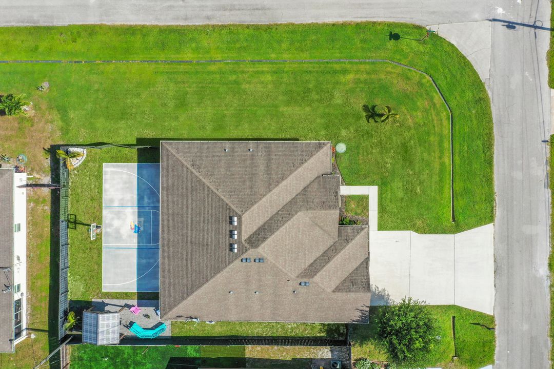 合同活跃: $549,000 (4 贝兹, 3 浴室, 2456 平方英尺)