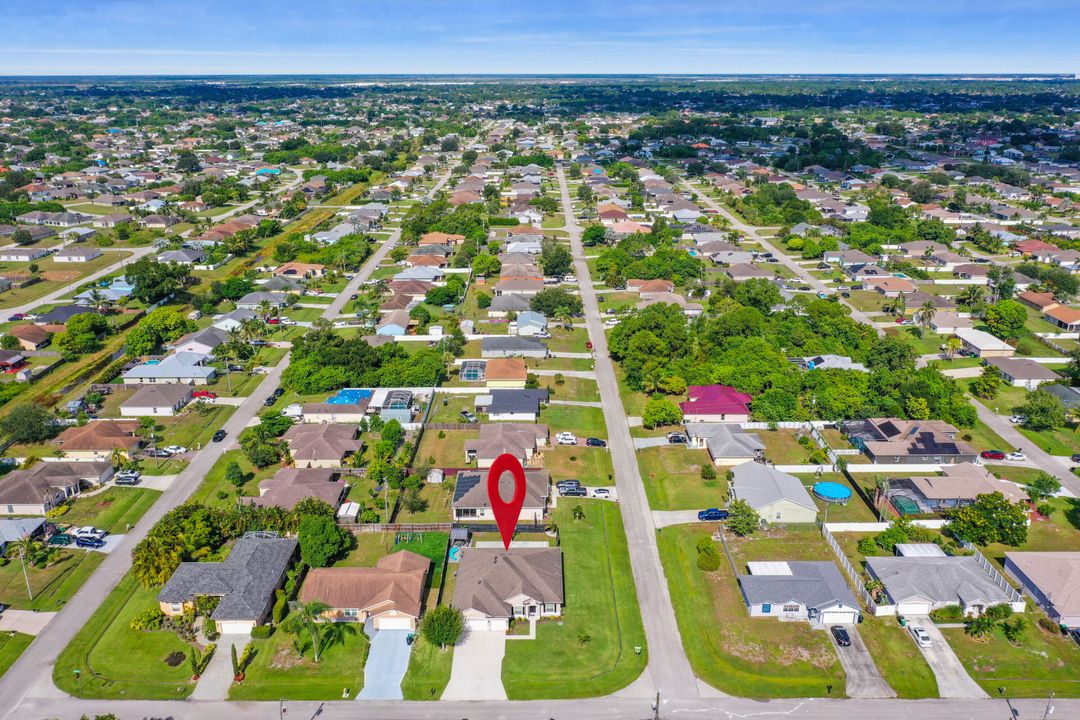 合同活跃: $549,000 (4 贝兹, 3 浴室, 2456 平方英尺)