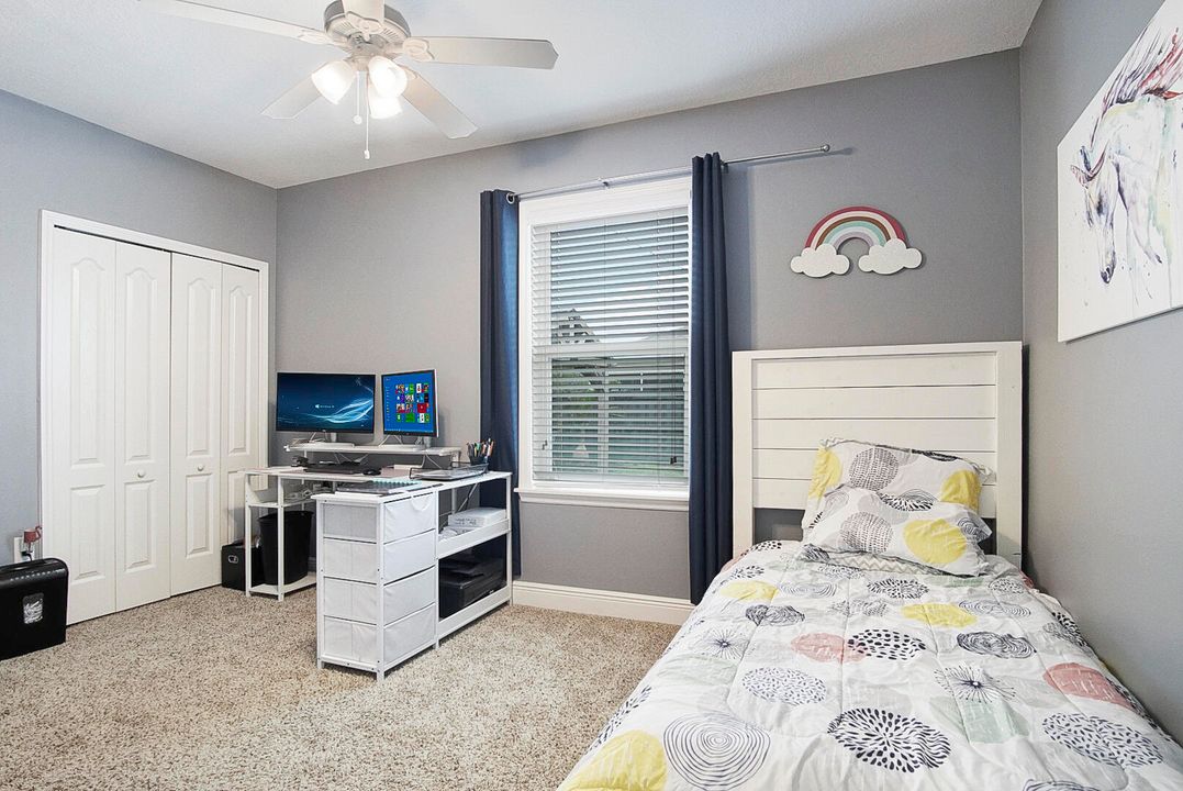 合同活跃: $549,000 (4 贝兹, 3 浴室, 2456 平方英尺)