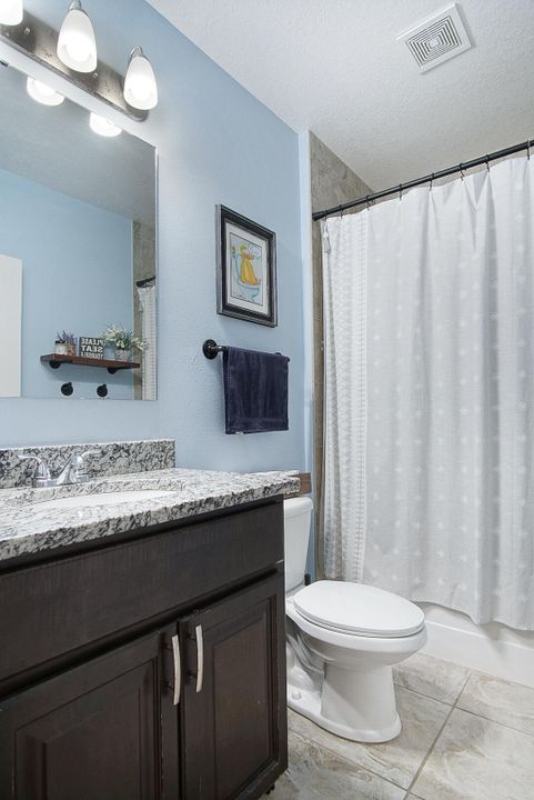 合同活跃: $549,000 (4 贝兹, 3 浴室, 2456 平方英尺)