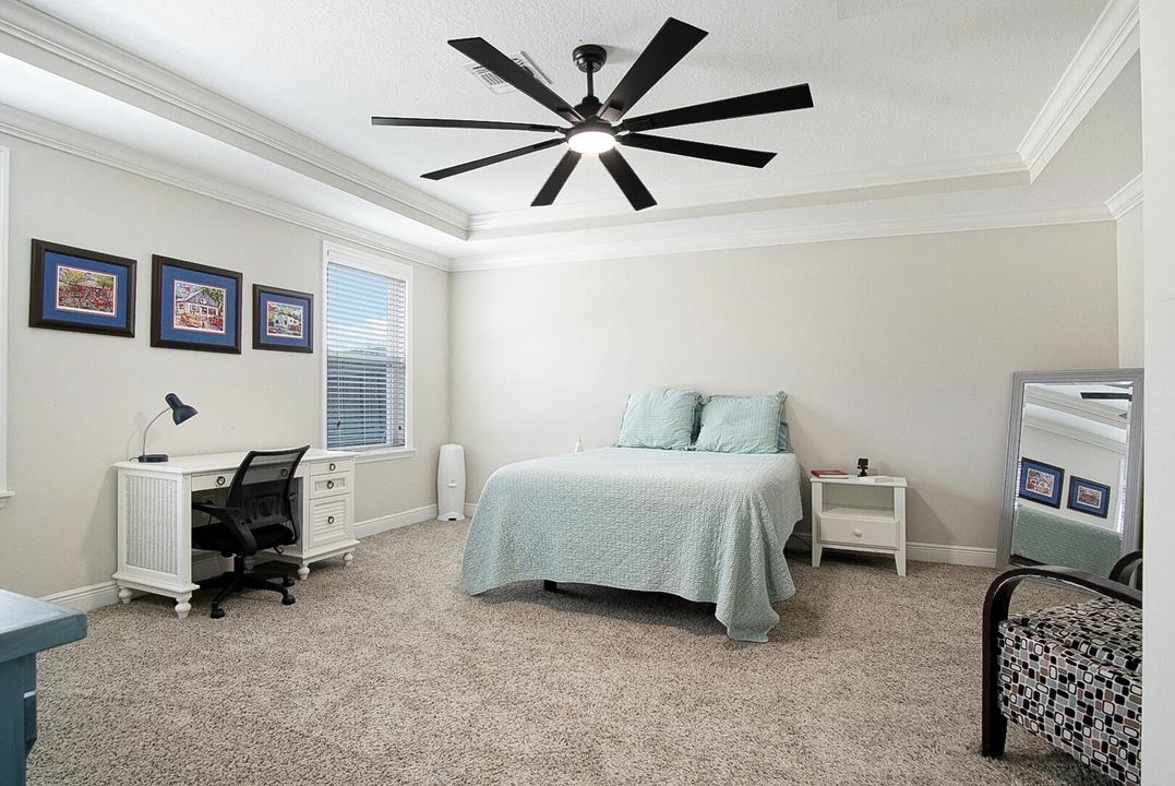 合同活跃: $549,000 (4 贝兹, 3 浴室, 2456 平方英尺)