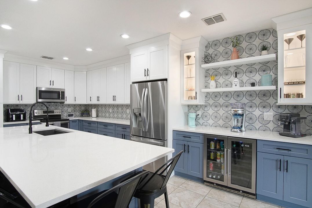 合同活跃: $549,000 (4 贝兹, 3 浴室, 2456 平方英尺)