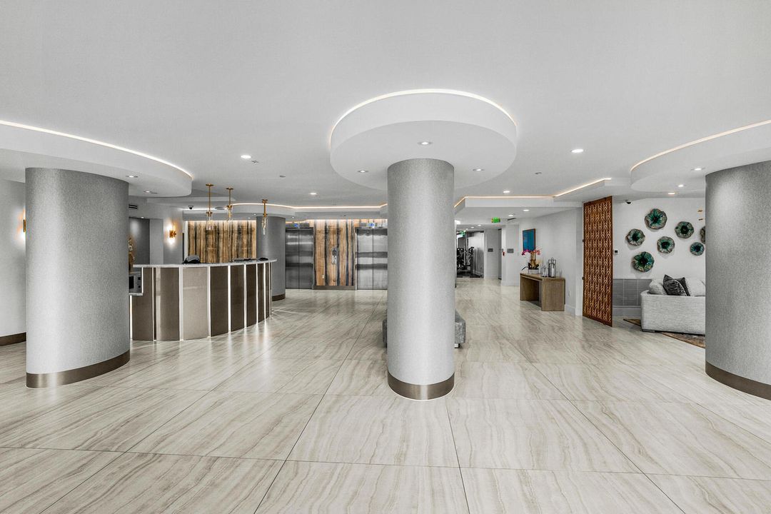 合同活跃: $3,650,000 (3 贝兹, 3 浴室, 2296 平方英尺)