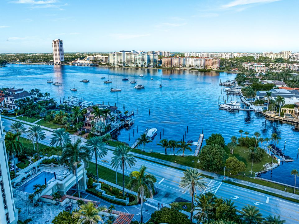 合同活跃: $3,650,000 (3 贝兹, 3 浴室, 2296 平方英尺)