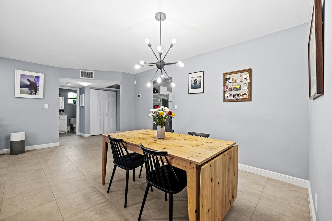 合同活跃: $309,900 (2 贝兹, 2 浴室, 964 平方英尺)