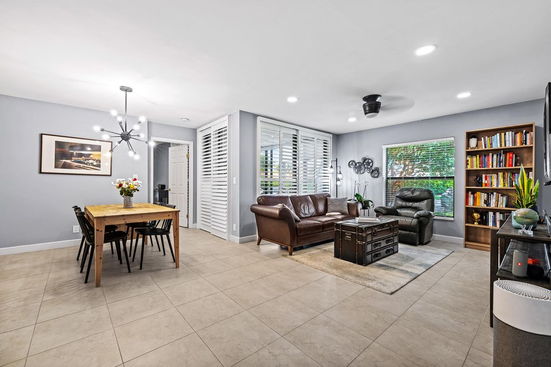 合同活跃: $309,900 (2 贝兹, 2 浴室, 964 平方英尺)