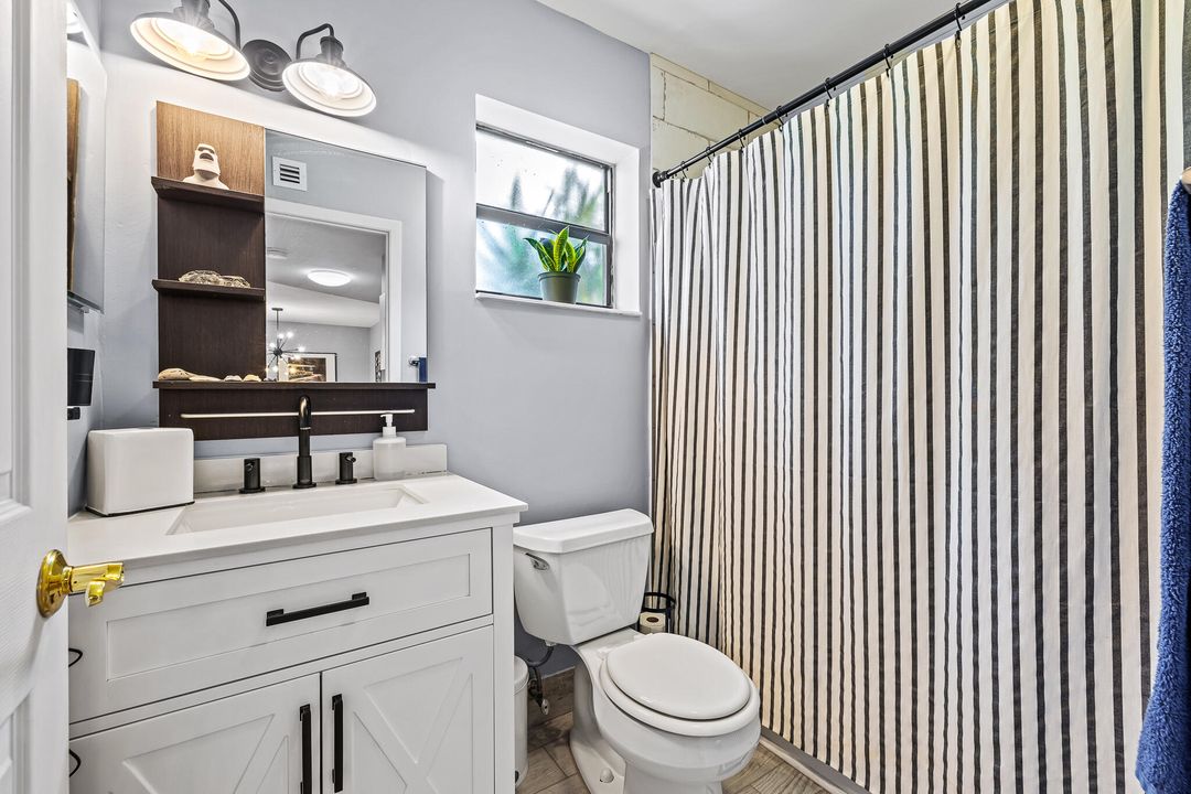 合同活跃: $309,900 (2 贝兹, 2 浴室, 964 平方英尺)