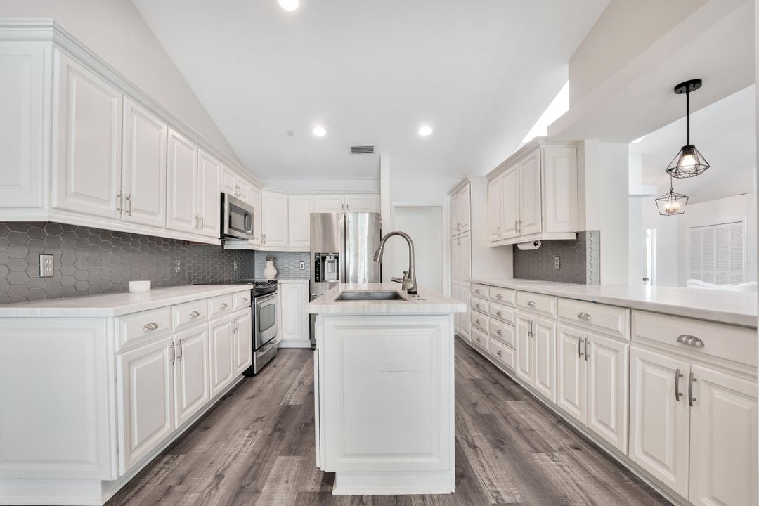 En Venta: $869,000 (3 camas, 2 baños, 3026 Pies cuadrados)