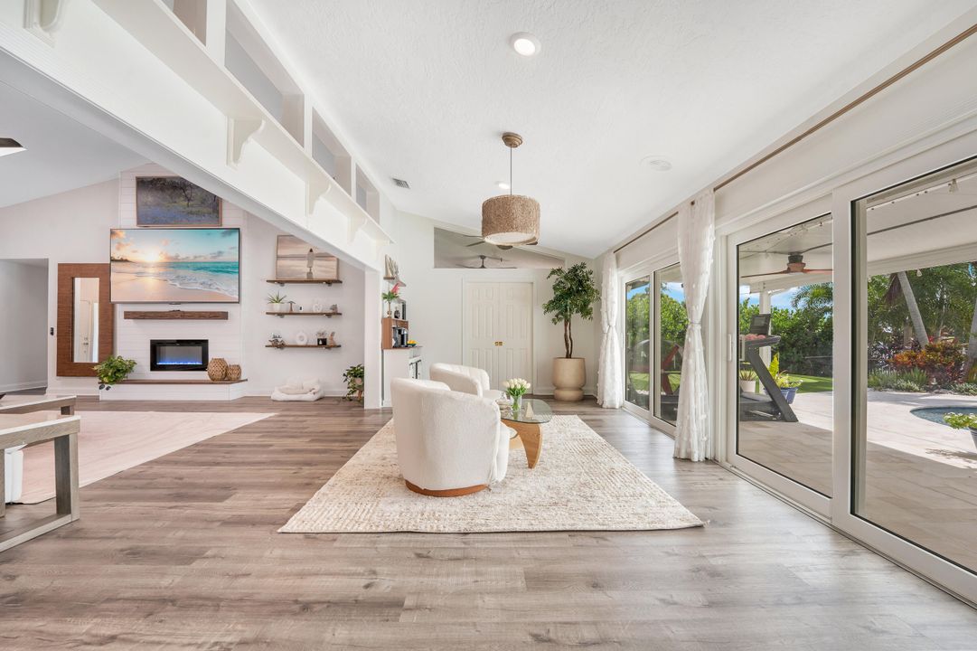 En Venta: $869,000 (3 camas, 2 baños, 3026 Pies cuadrados)