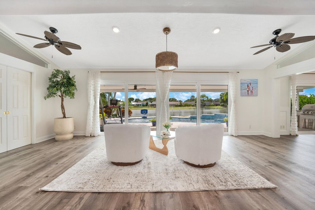 En Venta: $869,000 (3 camas, 2 baños, 3026 Pies cuadrados)