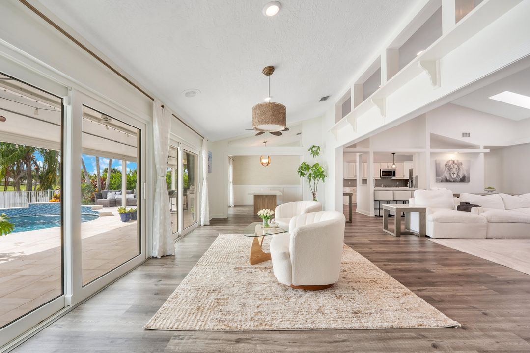 En Venta: $869,000 (3 camas, 2 baños, 3026 Pies cuadrados)