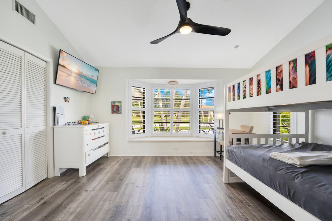 En Venta: $869,000 (3 camas, 2 baños, 3026 Pies cuadrados)