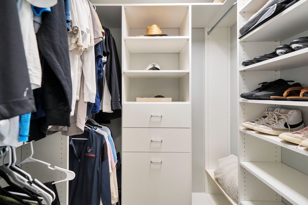 En Venta: $869,000 (3 camas, 2 baños, 3026 Pies cuadrados)