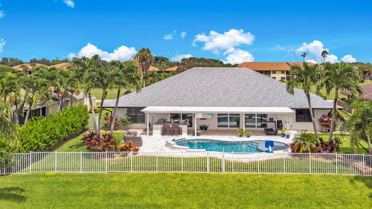 En Venta: $869,000 (3 camas, 2 baños, 3026 Pies cuadrados)