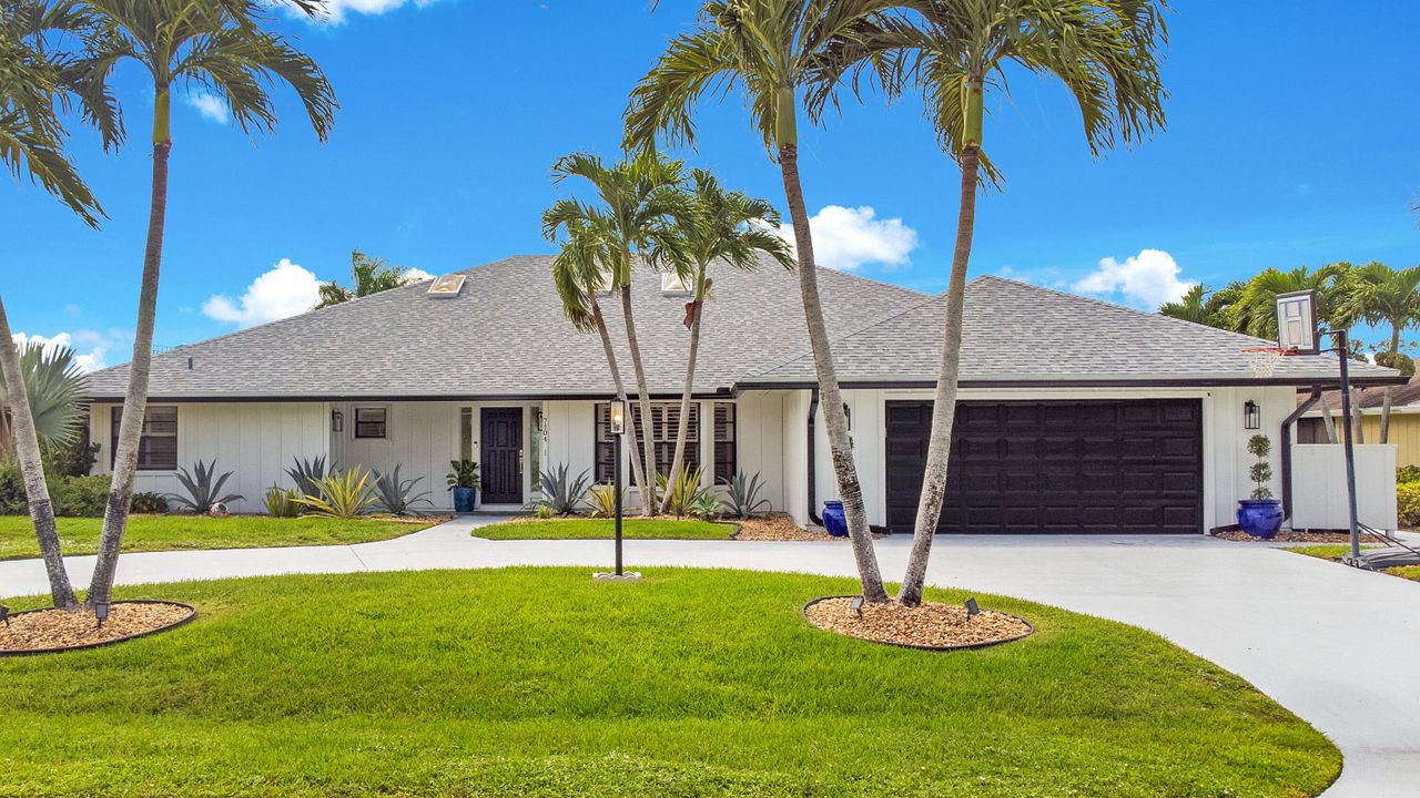 En Venta: $869,000 (3 camas, 2 baños, 3026 Pies cuadrados)