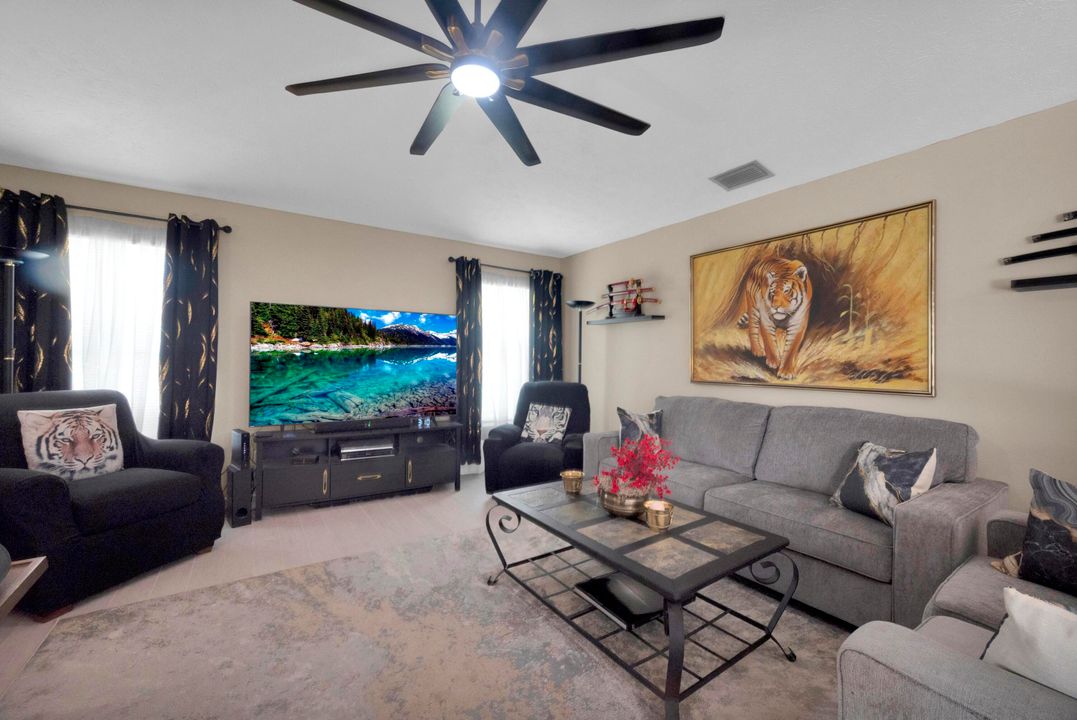 Activo con contrato: $549,900 (3 camas, 2 baños, 2046 Pies cuadrados)