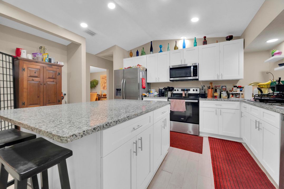 Activo con contrato: $549,900 (3 camas, 2 baños, 2046 Pies cuadrados)