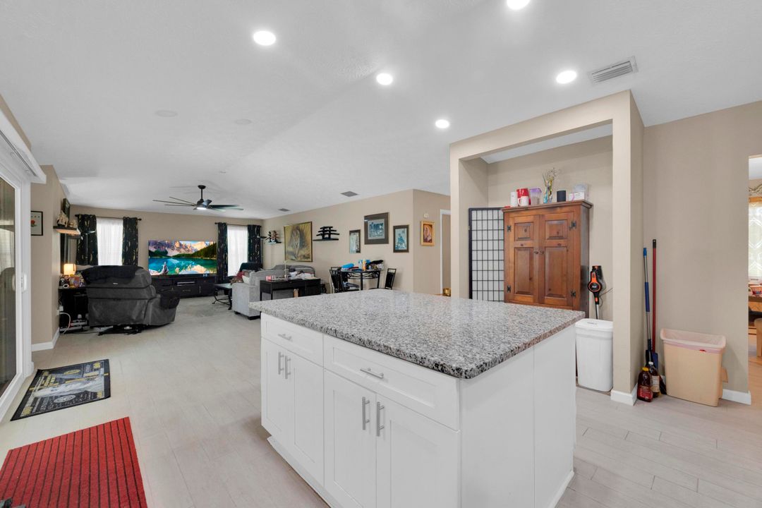 Activo con contrato: $549,900 (3 camas, 2 baños, 2046 Pies cuadrados)