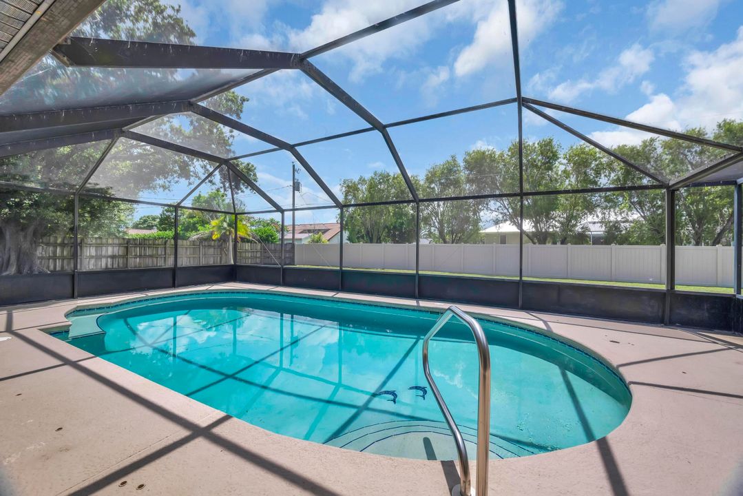 Activo con contrato: $549,900 (3 camas, 2 baños, 2046 Pies cuadrados)