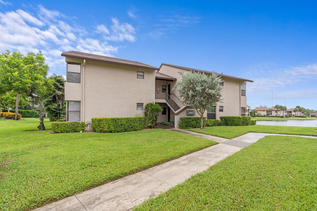 For Sale: $309,900 (2 beds, 2 baths, 964 Square Feet)